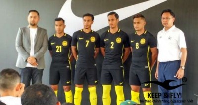 Áo bóng đá đội tuyển Malaysia đổi áo đấu lấy may trước thềm AFF Cup 2016